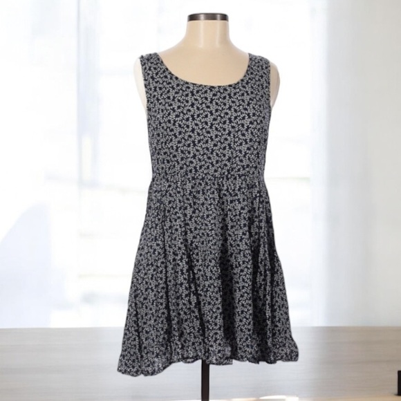 Blu Pepper Open Back Dress l SIZE M - Picture 2 of 6